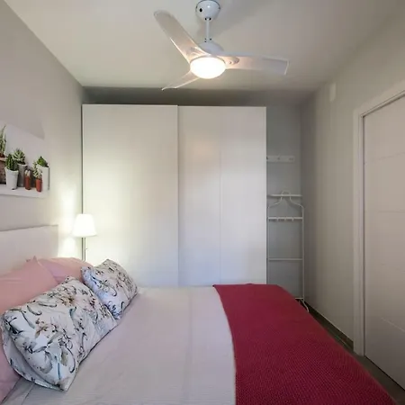Downtown Square: Prime Location With Parking *