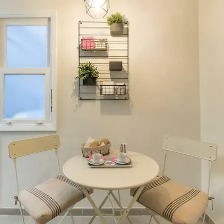 Downtown Square: Prime Location With Parking *