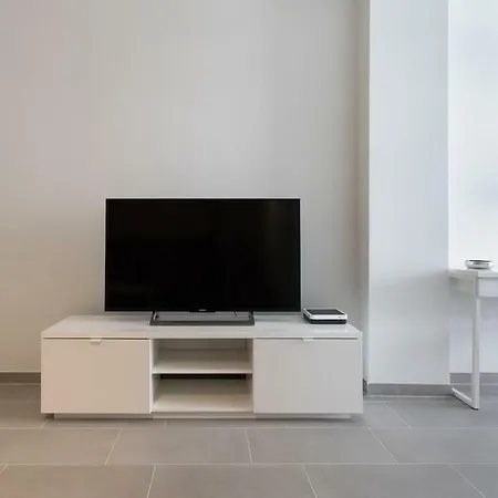 Апартаменты Downtown Square: Prime Location With Parking *