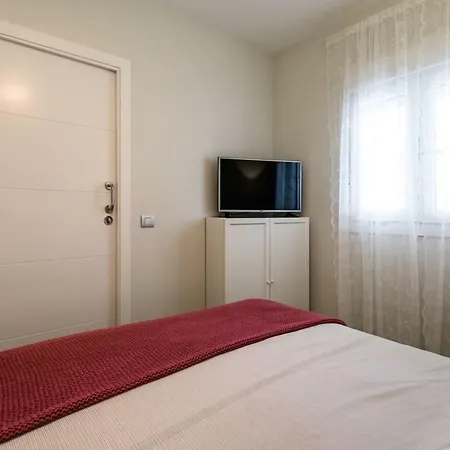 Downtown Square: Prime Location With Parking Апартаменты